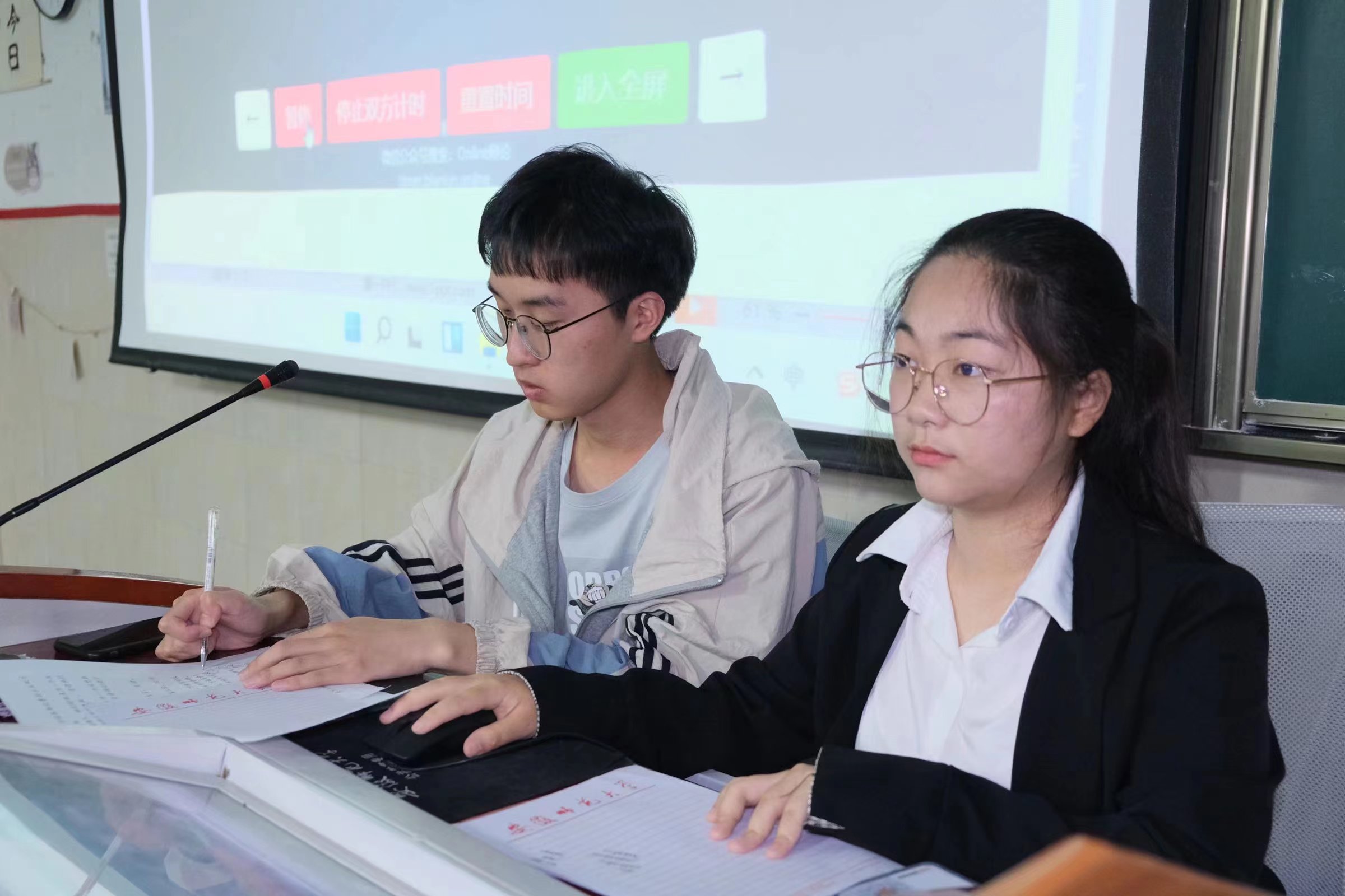 21级中国语言文学类3班成功开展辩论赛